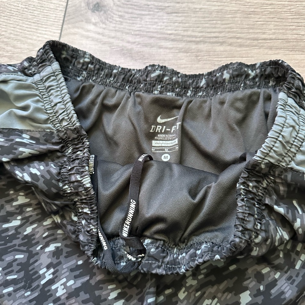 Nike Running Short - Picture 4 of 5